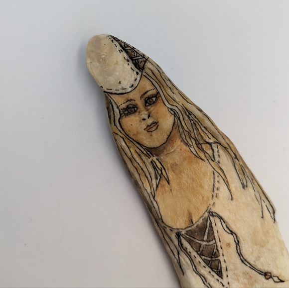 Hand painted Lady Figure Artist made On Oyster shell Brooch Vintage - Picture 6 of 12